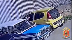 Житель Твери взломал автомобиль и украл из него 21 тысячу рублей