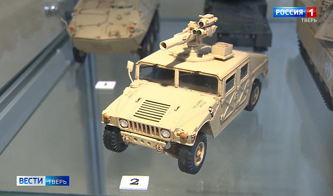 В Тверском суворовском училище открылась выставка макетов военной техники