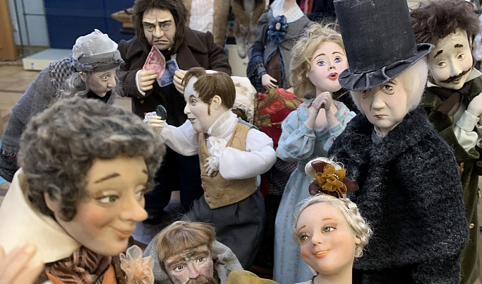 В Твери открылась выставка авторской куклы «По страницам любимых книг»