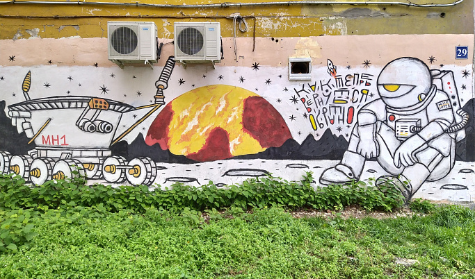 Граффити с космонавтом может исчезнуть с фасада дома в Твери