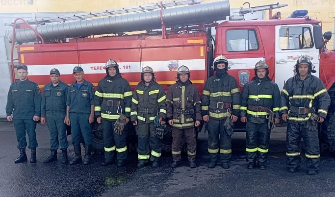 Двух взрослых и двух детей вывели из пожара в Тверской области 