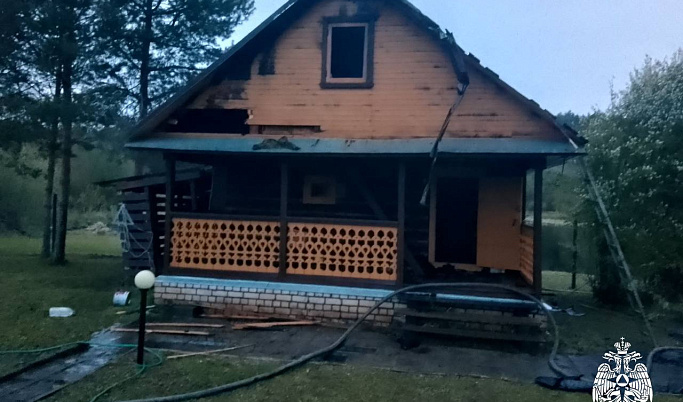 В Тверской области огнеборцы потушили пожар в бане