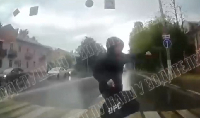 Видеорегистратор поймал момент наезда на пешехода в Твери