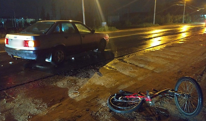 Пьяный велосипедист попал под колеса «Ауди» в Твери