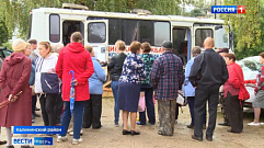 Жителей Бурашево в Тверской области врачи более двух месяцев принимают в автобусе 