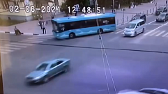 Опубликовано видео наезда автобуса на инвалида-колясочника в Твери 