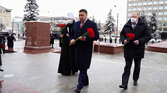 В День освобождения Калинина Игорь Руденя возложил цветы к стеле «Город воинской славы» в Твери 