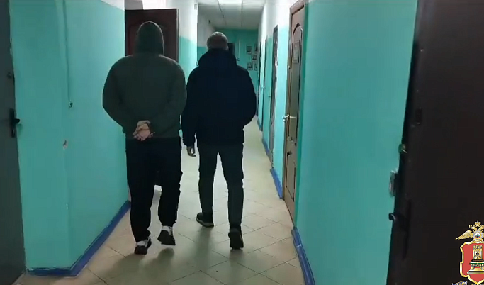 В Ржеве задержали мошенника-курьера в его первый «рабочий день»