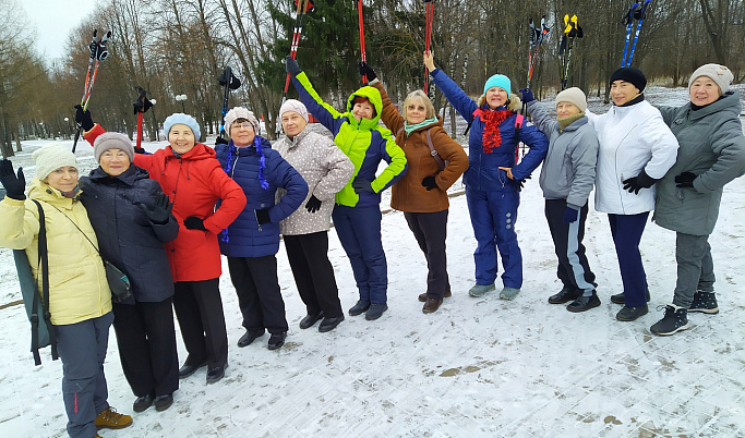 Пенсионеров Тверской области приглашают на бесплатные занятия по скандинавской ходьбе