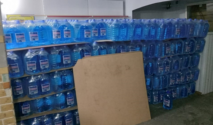 В Твери полиция изъяла 5,5 тысяч канистр со стеклоомывающей жидкостью
