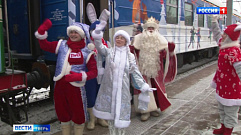 Юные жители Твери встретили сказочный поезд Деда Мороза
