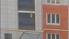 В Твери ребенок пытался залезть по балкону на 3 этаж и упал