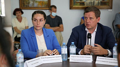Андрей Епишин и Юлия Саранова поддержали многодетную семью Юлии Гиёевой из Кимр, которая могла лишиться квартиры из-за ошибки чиновников