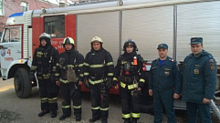 Спасатели эвакуировали 4 человек из горящей пиццерии в Твери