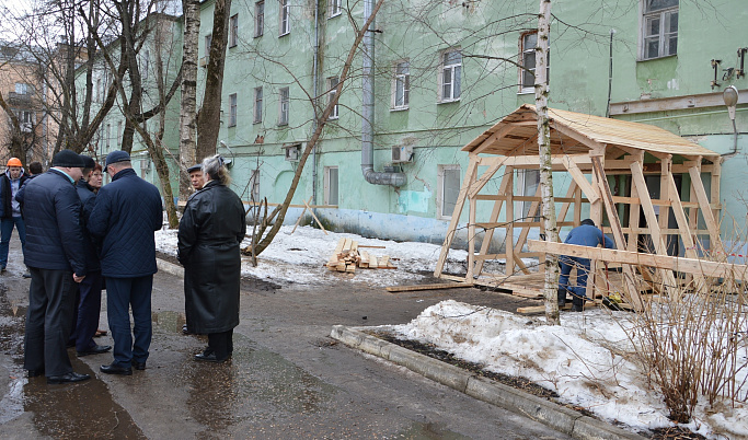 В Твери комиссия обследует дом на Советской улице, где частично обрушился фасад