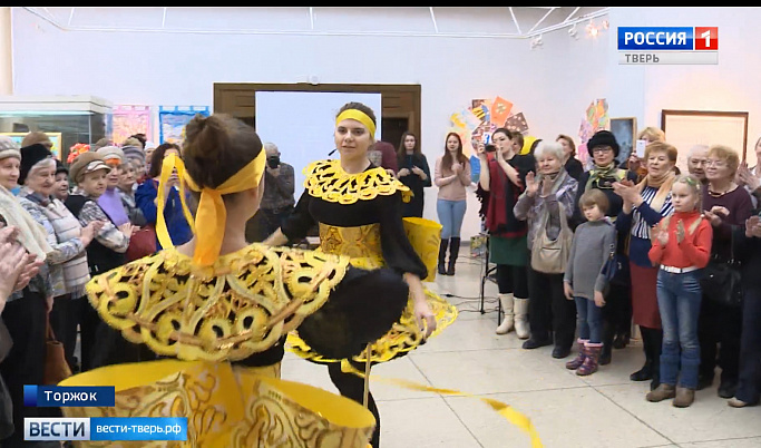 Театр моды «Блик» из Торжка создает уникальные костюмы из бумаги 