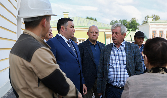 Игорь Руденя осмотрел ход благоустройства Соборной площади в Твери