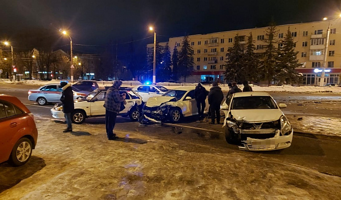 В ДТП в Заволжском районе Твери водитель получил перелом носа