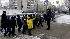 Тверские школьники стали участниками акции «Шагающий автобус»