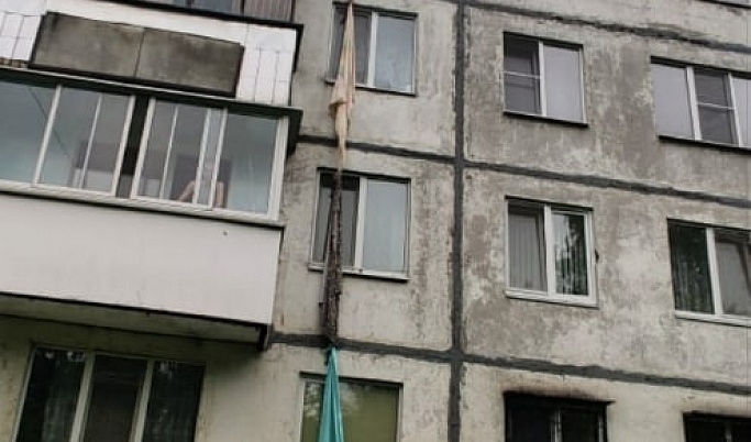 Жительница Конаково погибла, пытаясь спуститься с пятого этажа по простыням