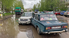 Две легковушки столкнулись на улице Кропоткина в Кимрах
