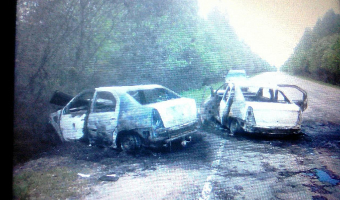 В Тверской области попавшие в ДТП автомобили загорелись
