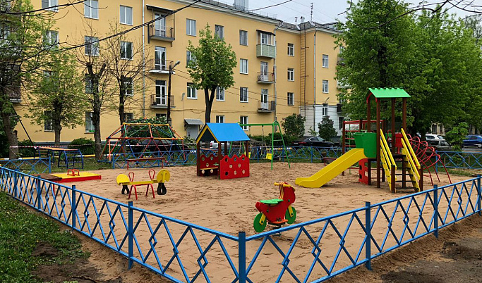 В Твери на проспекте Ленина появилась новая детская игровая площадка