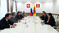Игорь Руденя провел встречу с Чрезвычайным и Полномочным Послом Кыргызской Республики в РФ Аликбеком Джекшенкуловым