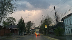 Сильный ветер погрузил город в Тверской области в темноту