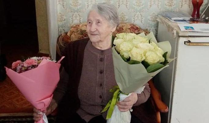 Труженица тыла Евдокия Комарова из Тверской области отметила 100-летний юбилей 