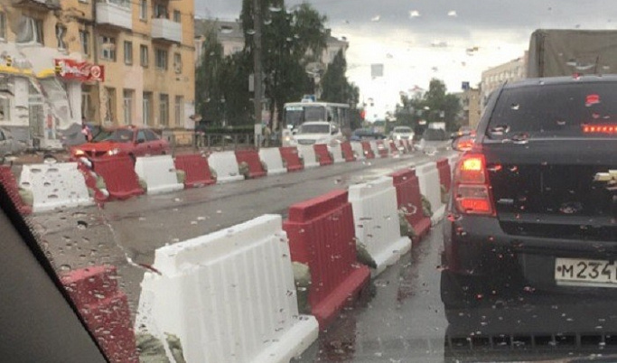 На проспекте Победы в Твери ограничили движение по трамвайным путям
