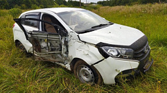 В Тверской области машина вылетела в кювет после удара о дорожный знак