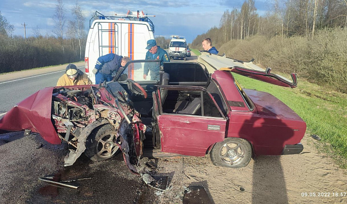 После ДТП на трассе М-9 в Тверской области госпитализировали шесть человек