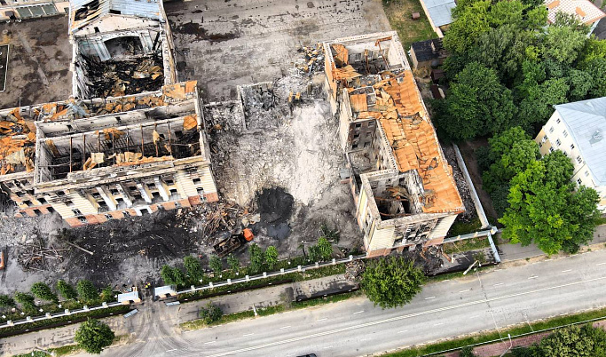 Появились фотографии сноса сгоревшего здания НИИ Минобороны в Твери