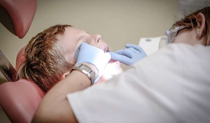 В Тверской области ребенку во время лечения зуба вместо обезболивающего вкололи антисептик