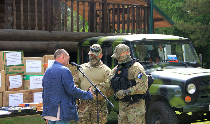 Жители Тверской области отправили машины и антидроновое ружье бойцам СВО