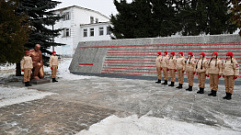 Игорь Руденя возложил цветы к монументу работникам Савеловского завода в Кимрах