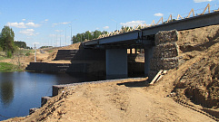 В Конаковском районе строят мост через реку Дойбица 