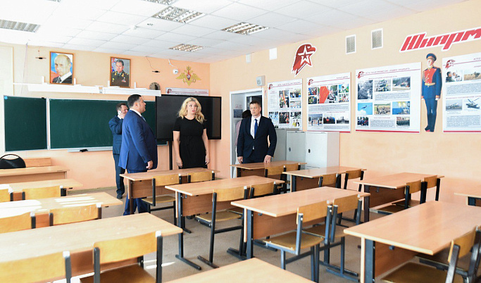 Игорь Руденя дал ряд поручений по ремонту школы №5 города Торжка, которой присвоят имя Василия Клещенко