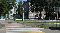 В Твери обновили дорожные знаки и разметку у школ и детских садов