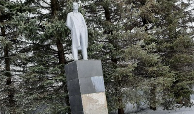 В Тверской области вандалы изувечили памятник Владимиру Ленину