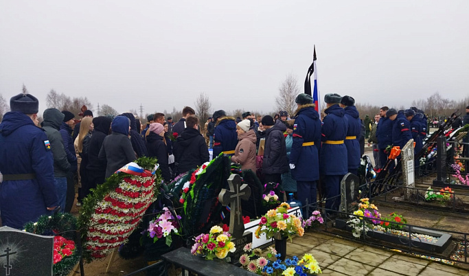 В Торжокском районе простились с тремя бойцами, погибшими в ходе СВО