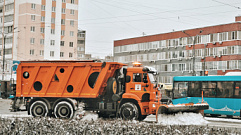 В Твери со снегопадами циклона «Ваня» борются 30 машин спецтехники и 140 дворников