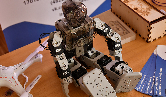 В Твери "Кванториум" приглашает желающих пообщаться с роботом и попробовать создать свое устройство