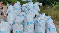 В Твери под Восточным мостом собрали порядка 70 мешков мусора 