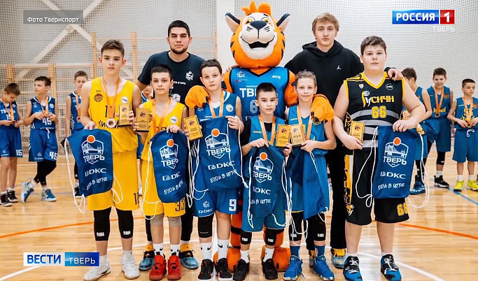 Победы в баскетболе и спортивной борьбе: главное о спорте в Тверской области
