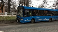 В Твери водителя автобуса отстранили от работы из-за ДТП