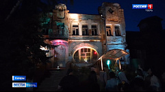 В Кимрах волонтеры установили подсветку на фасадах двух исторических зданий
