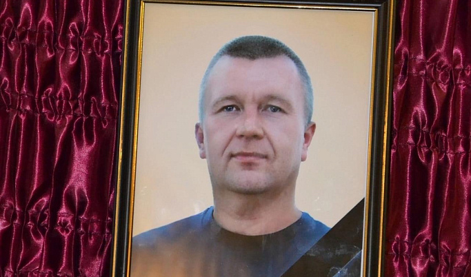 Под Тверью простились с погибшим в боях на Украине Романом Смирновым