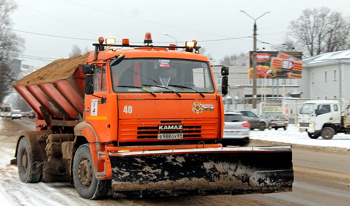 В Твери продолжается расчистка улиц от снега в круглосуточном режиме 